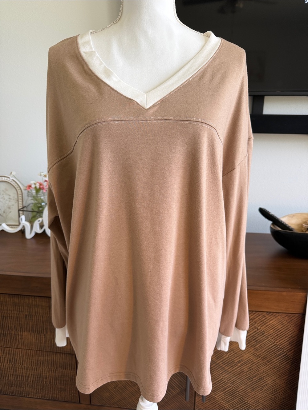 Relaxed V‑Neck color block tee